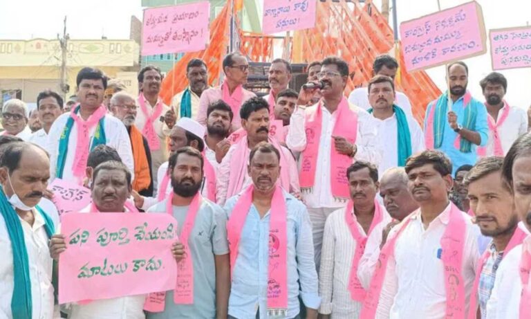 BRS protest Congress over stalled works