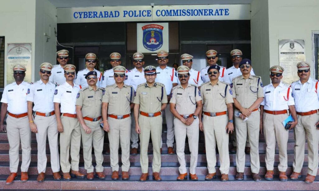 Cyberabad traffic police goggles distributed by joint CP