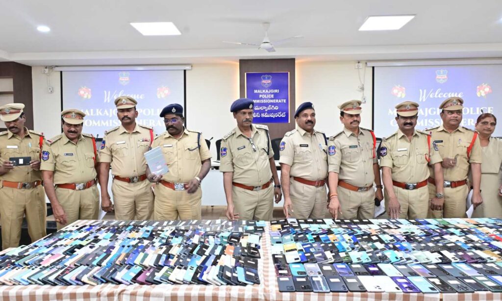 Malkajgiri mobile recovery worth ₹2.08 crore