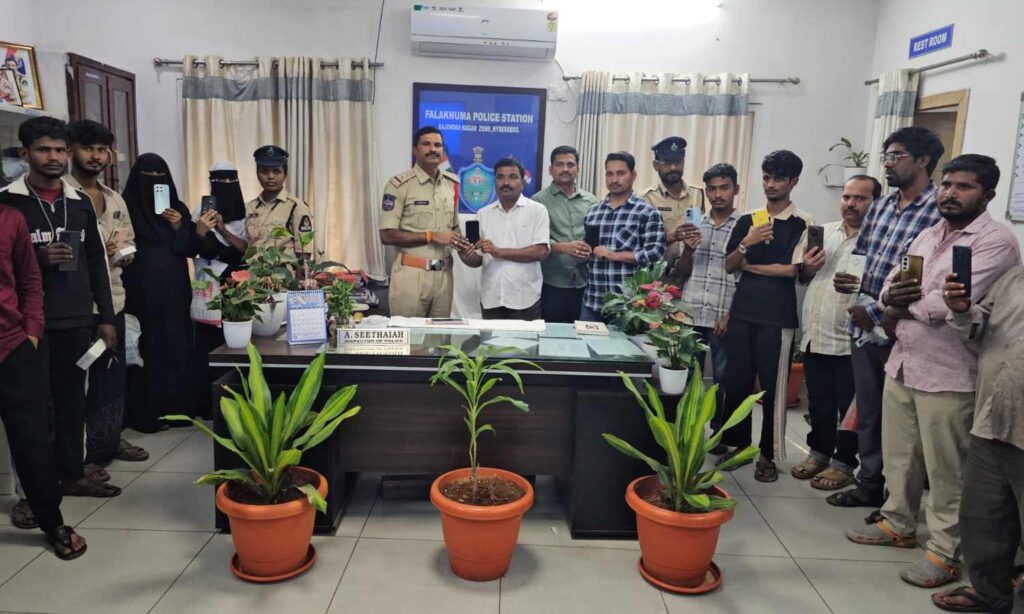 Mobile phone detection drive recovers 20 phones in Falaknuma