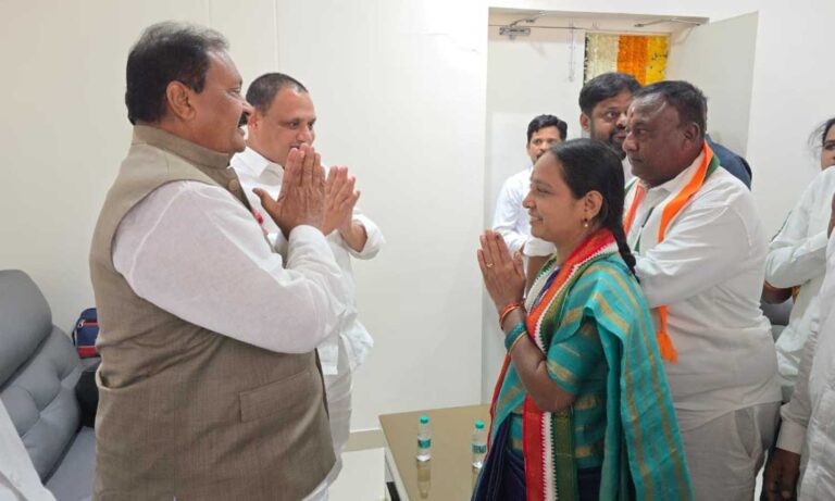 Uma rani Assumes Office as Nizamabad Mayor