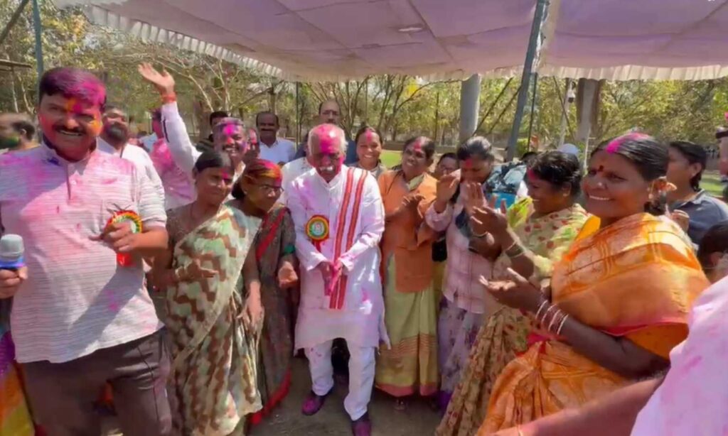 Indira Park Holi celebrations attended by Dattatraya