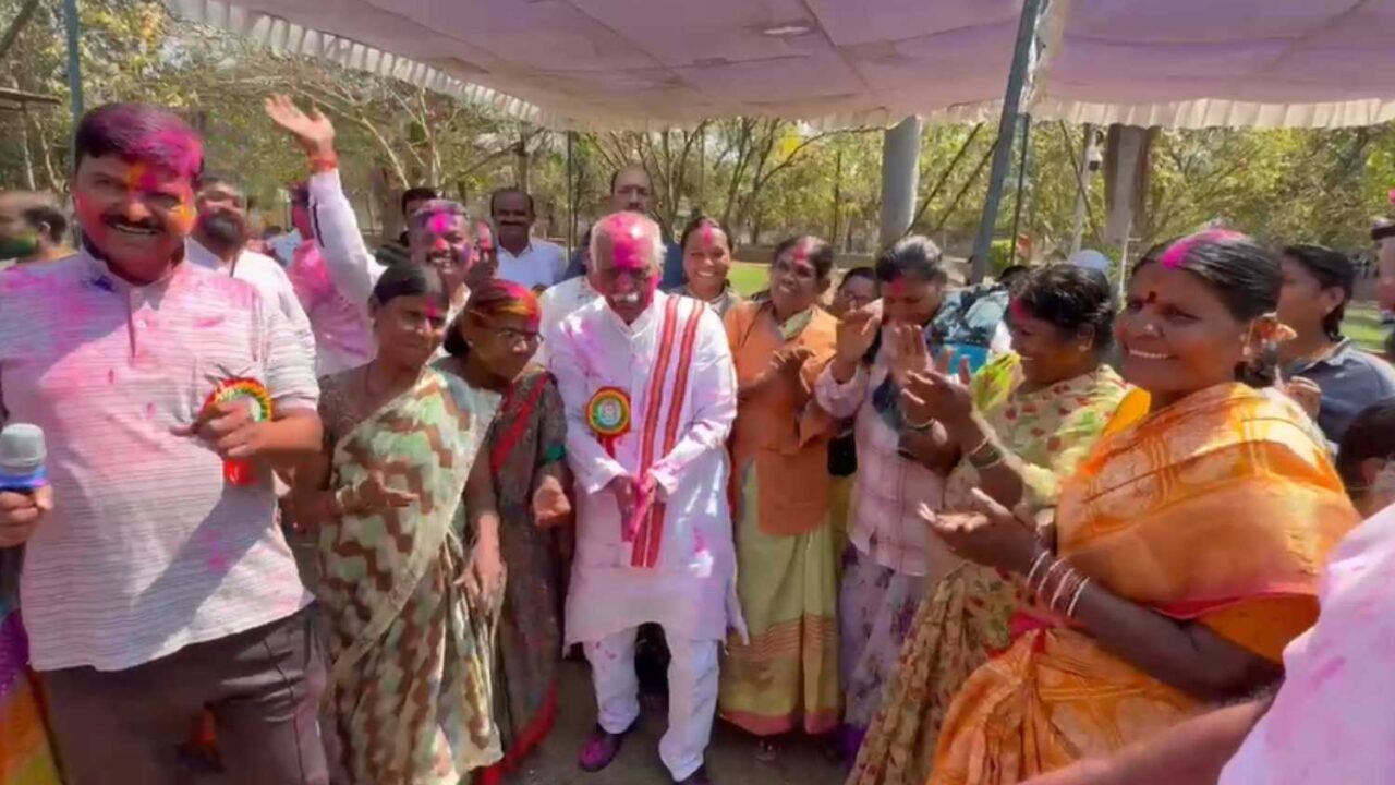 Indira Park Holi celebrations attended by Dattatraya