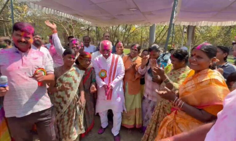 Indira Park Holi celebrations attended by Dattatraya