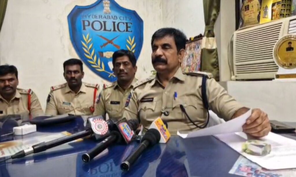 Charminar mamool racket: Two arrested by police