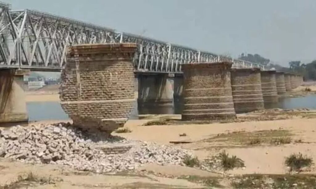 Krishna railway bridge demolition near Vijayawada