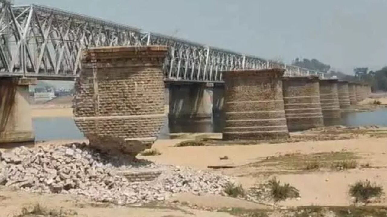 Krishna railway bridge demolition near Vijayawada