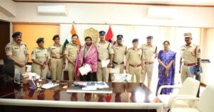 Hyderabad girl rescue: youth honoured by police